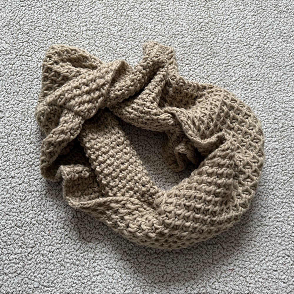 🧸 Old Navy | Extra Chunky Knit Infinity Scarf